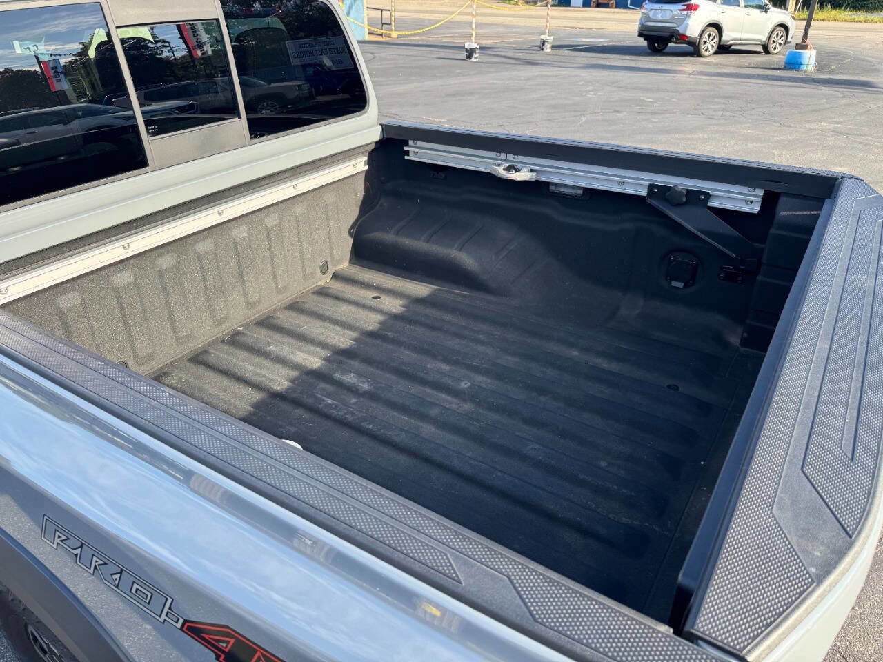 Used 2022 Nissan Frontier PRO-4X image 11