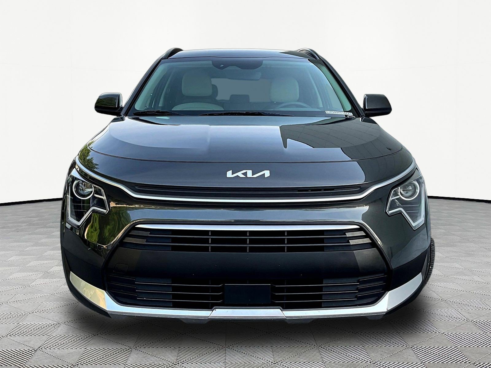 Certified 2023 Kia Niro EX FWD image 2