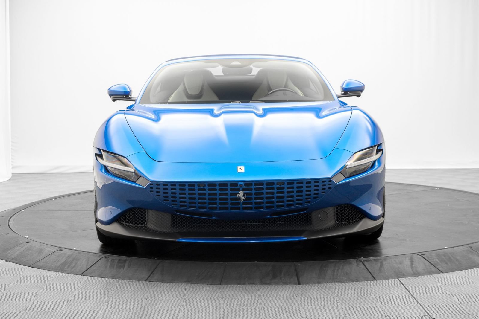 Used 2026 Ferrari Roma Spider RWD image 10