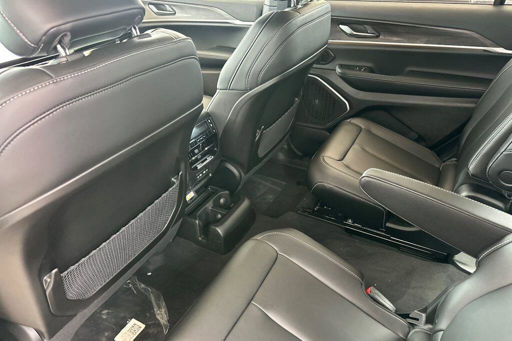 New 2026 Jeep Grand Cherokee L Limited AWD/4WD image 12
