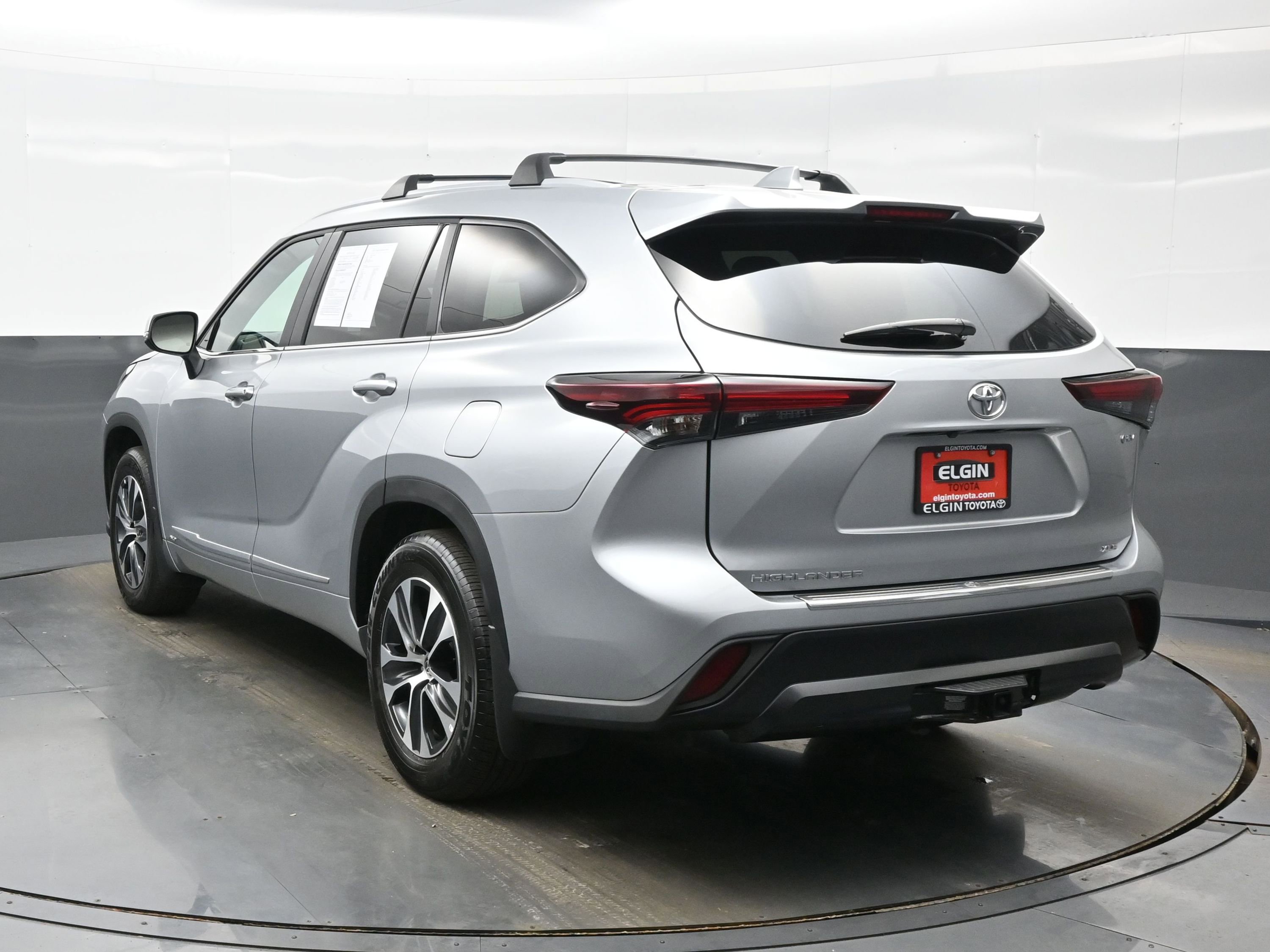 Used 2025 Toyota Highlander XLE AWD/4WD image 4
