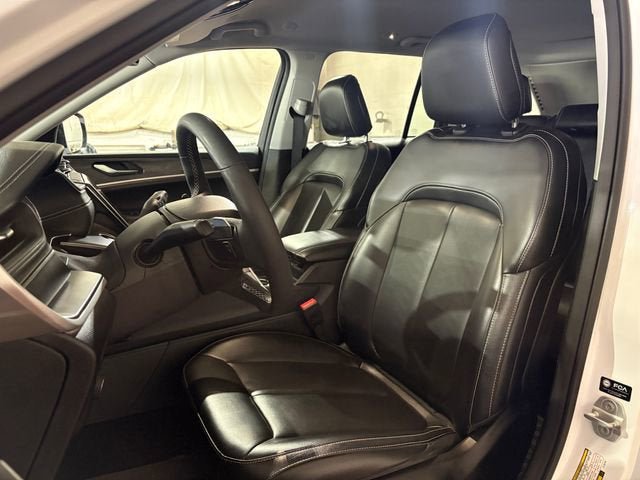 Used 2024 Jeep Grand Cherokee Limited AWD/4WD image 10