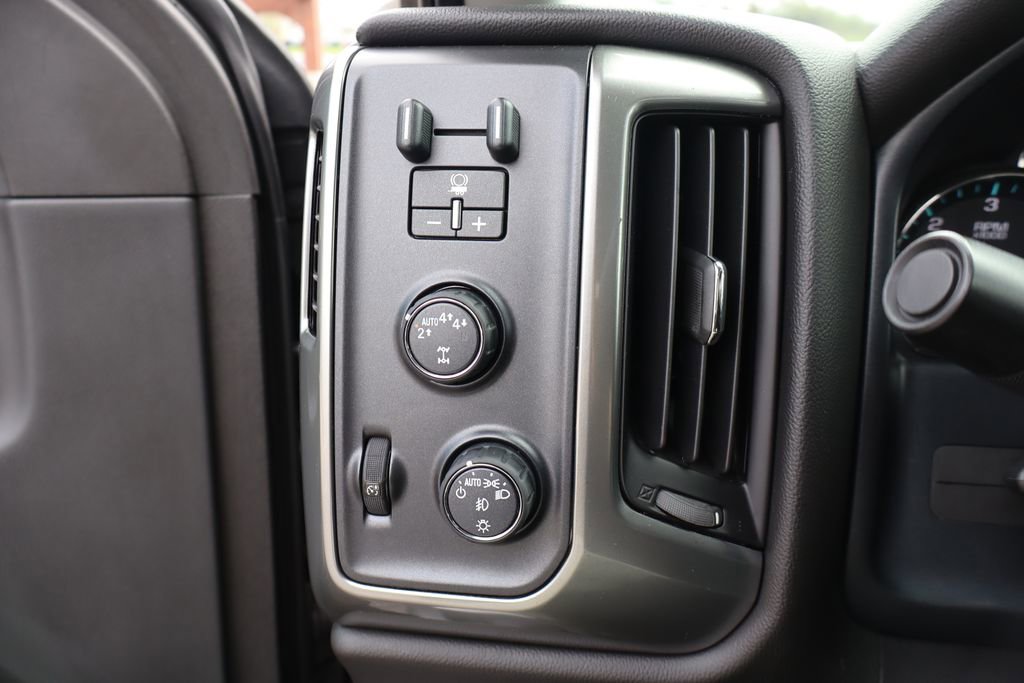 Used 2018 Chevrolet Silverado 1500 LT w/ All Star Edition image 14