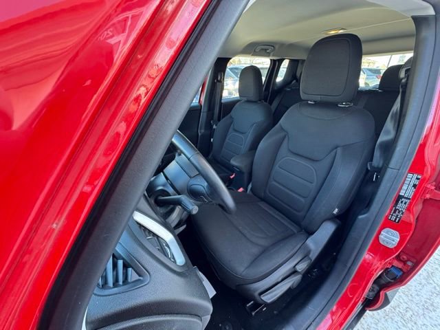 Used 2019 Jeep Renegade Latitude w/ Cold Weather Group image 9