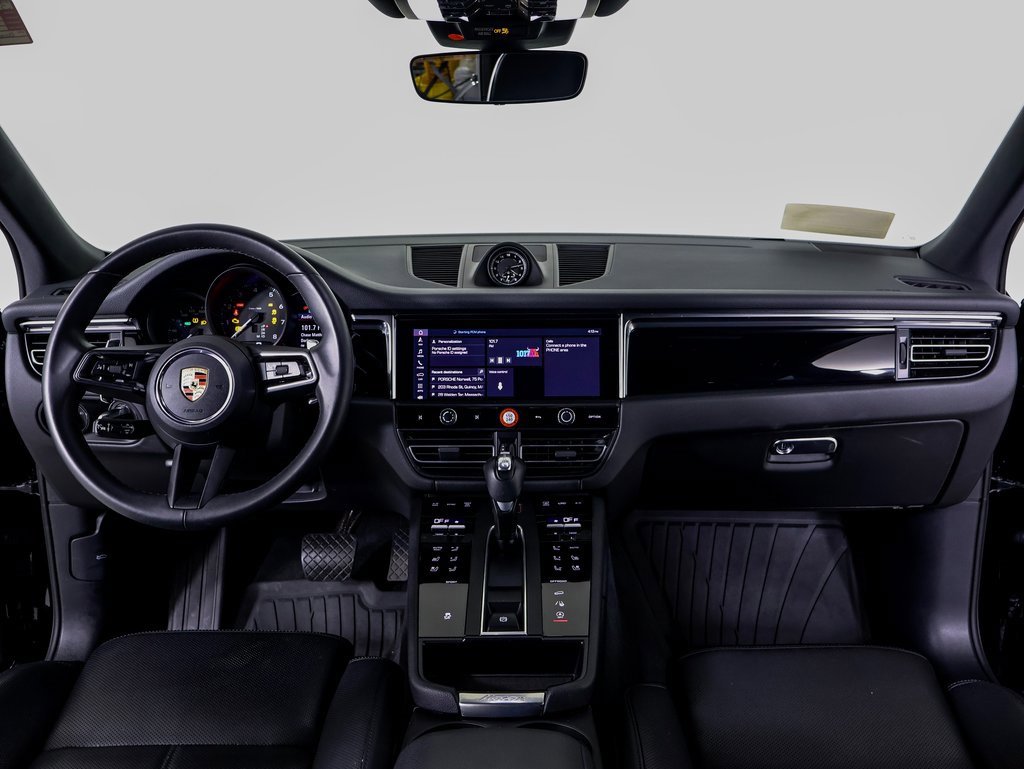 Used 2025 Porsche Macan image 12