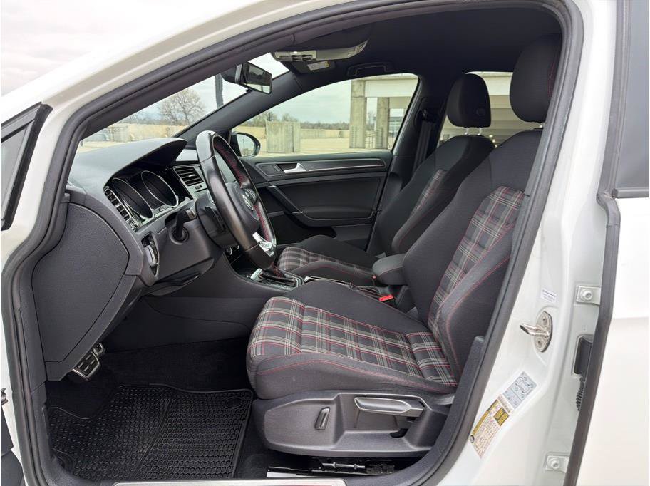 Used 2021 Volkswagen Golf 4-Door FWD image 9