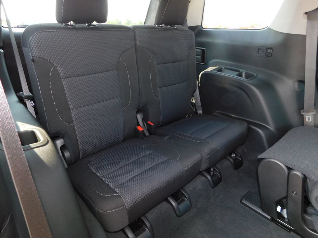 Used 2023 GMC Acadia SLE w/ Driver Convenience Package FWD image 31