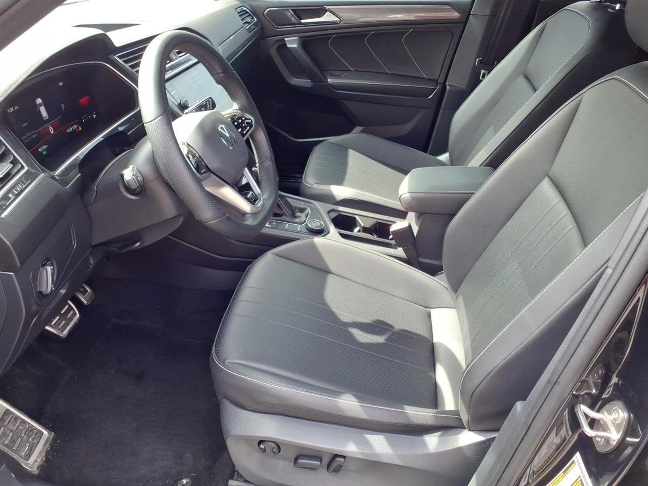 Used 2023 Volkswagen Tiguan SE R-Line image 5