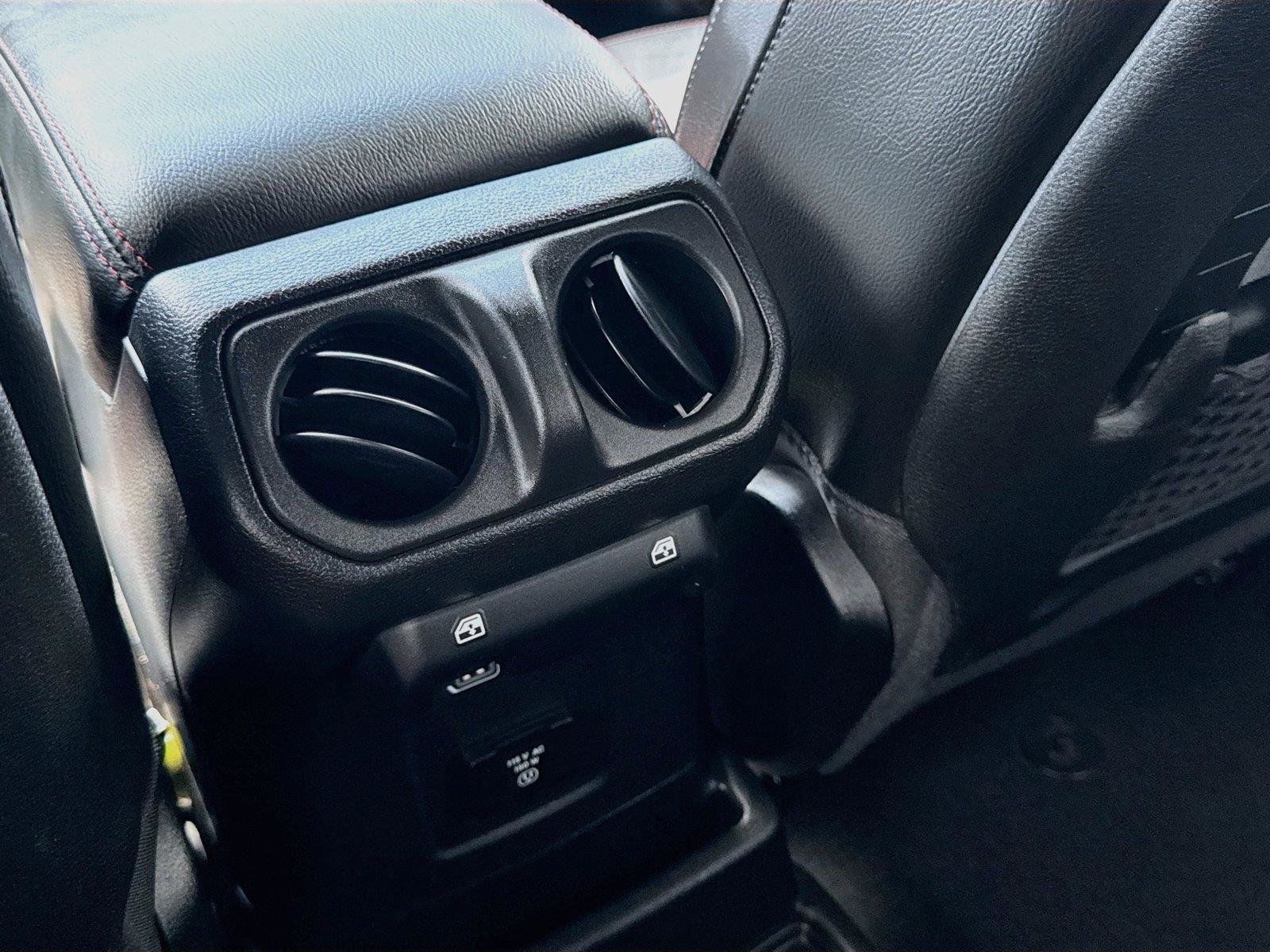Used 2022 Jeep Wrangler Unlimited Rubicon w/ Steel Bumper Group AWD/4WD image 26