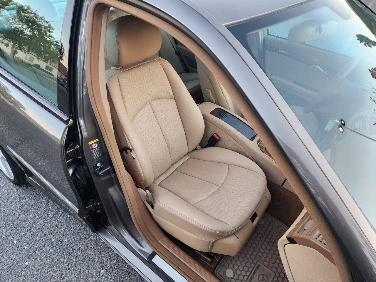 Used 2009 Mercedes-Benz E 350 Sedan image 14