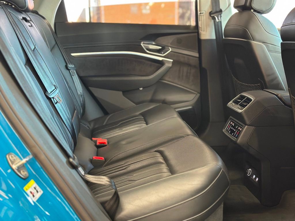 Used 2019 Audi e-tron Prestige w/ Prestige Package image 36