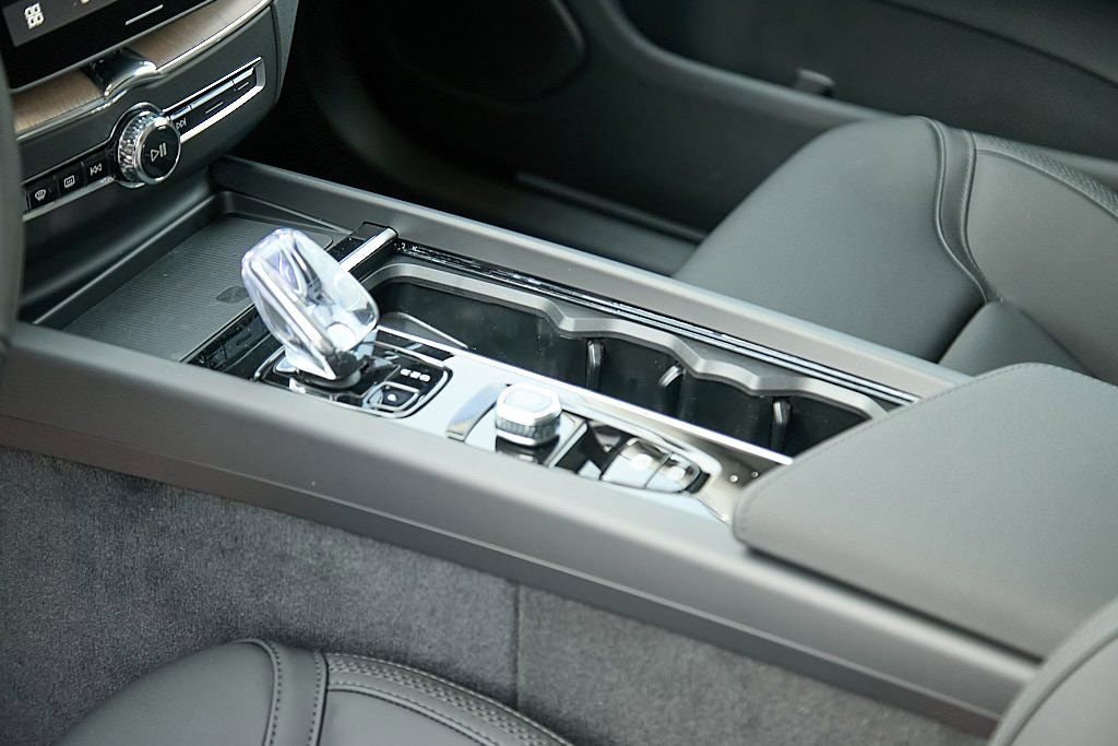 New 2026 Volvo XC60 B5 Plus w/ Protection Package Premier image 17