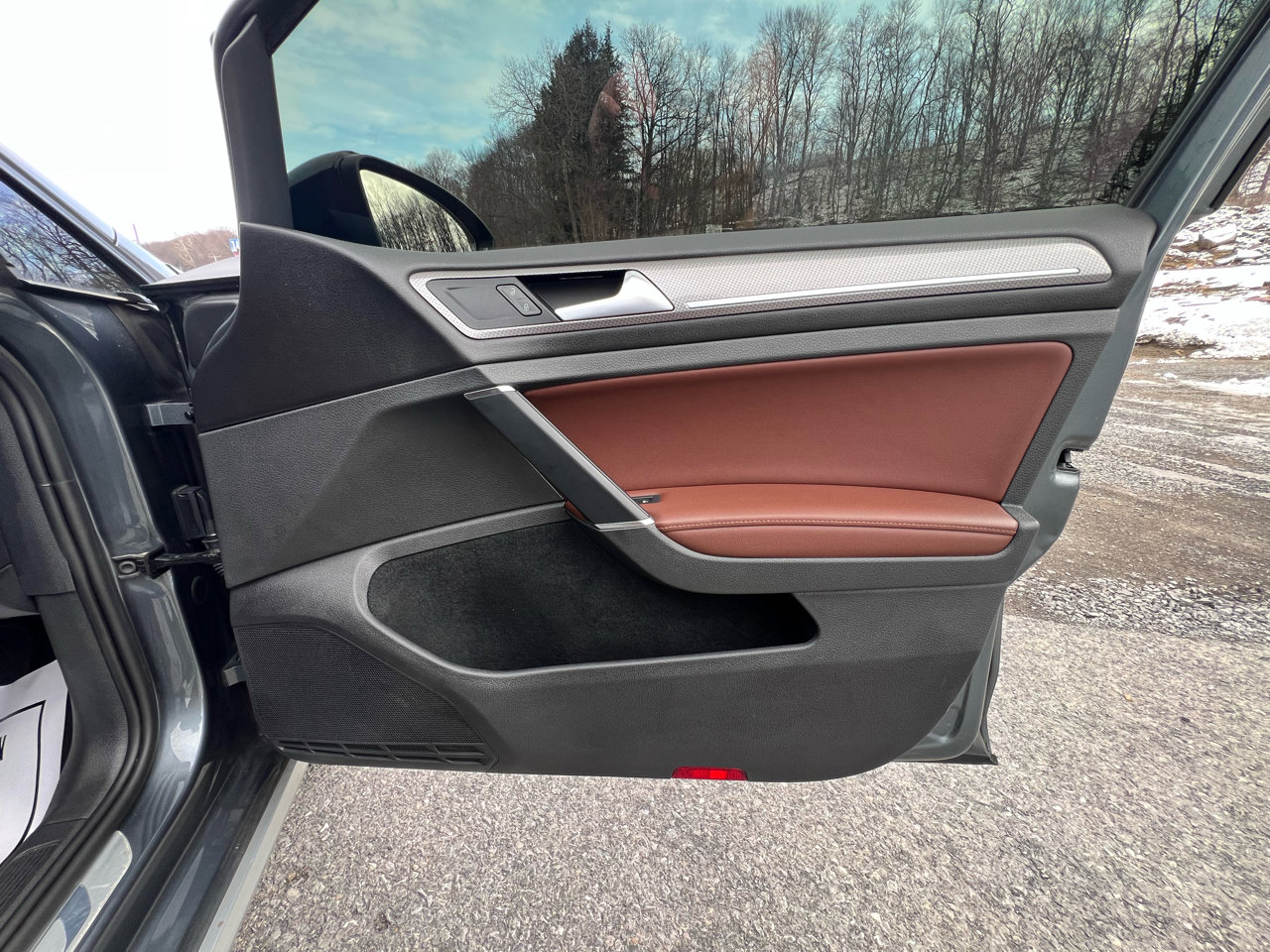 Used 2017 Volkswagen Golf Alltrack S image 25