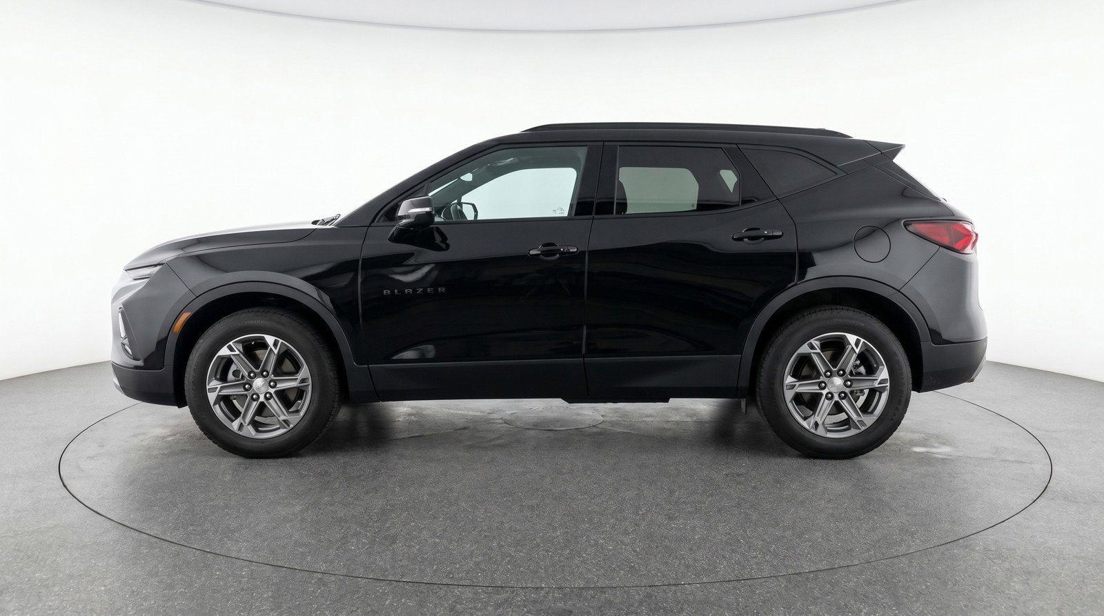Used 2025 Chevrolet Blazer LT FWD image 5