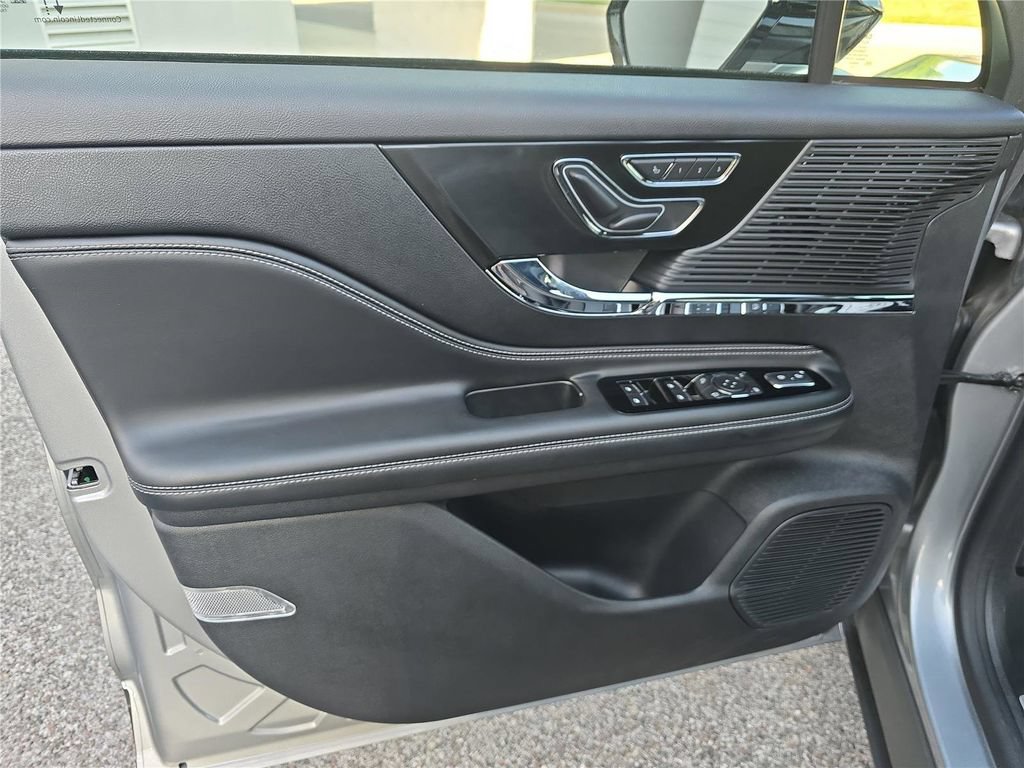 Certified 2022 Lincoln Corsair FWD image 14