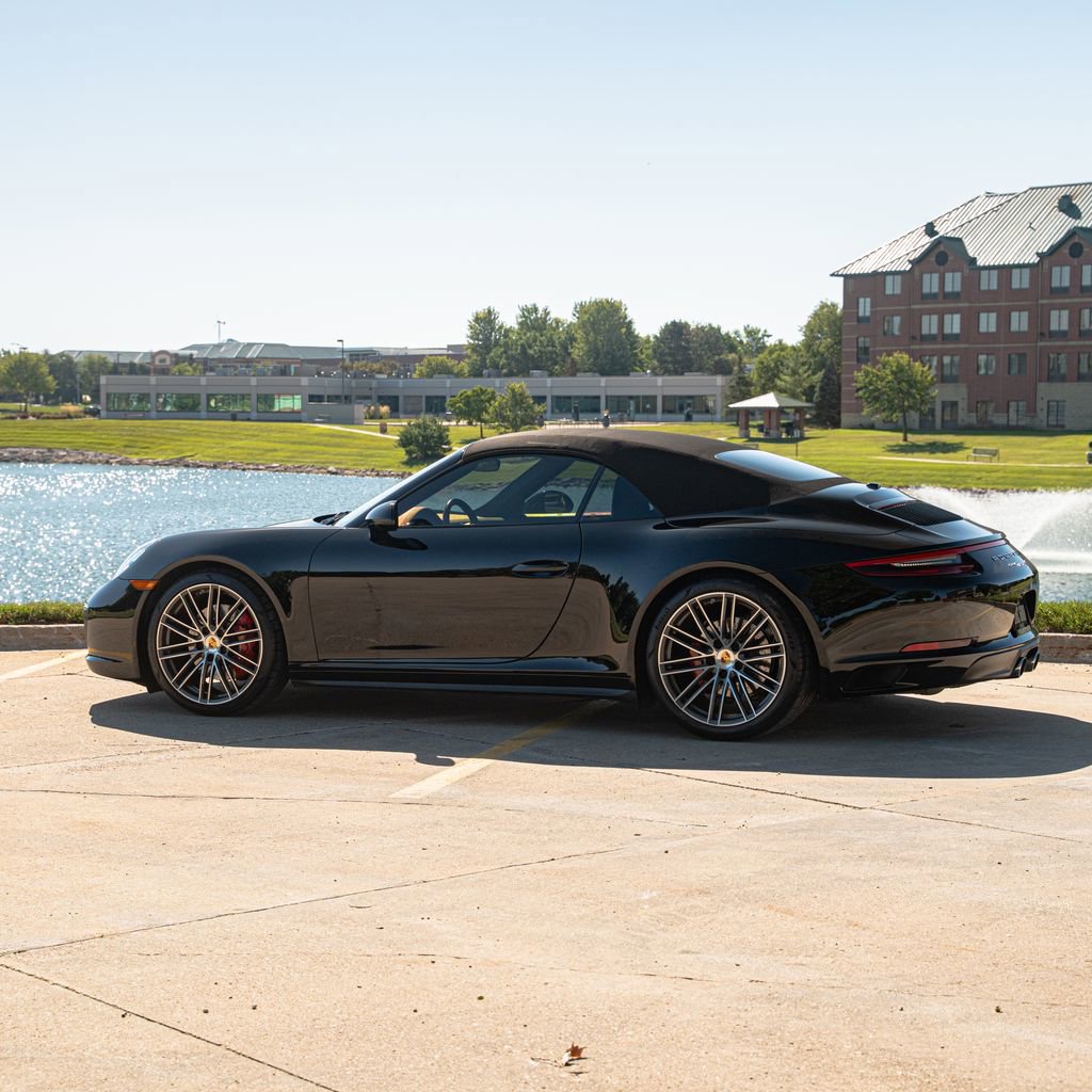Used 2018 Porsche 911 Carrera 4S image 3