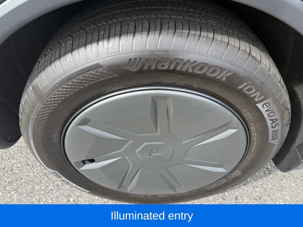 Used 2026 Tesla Model Y 2WD image 12
