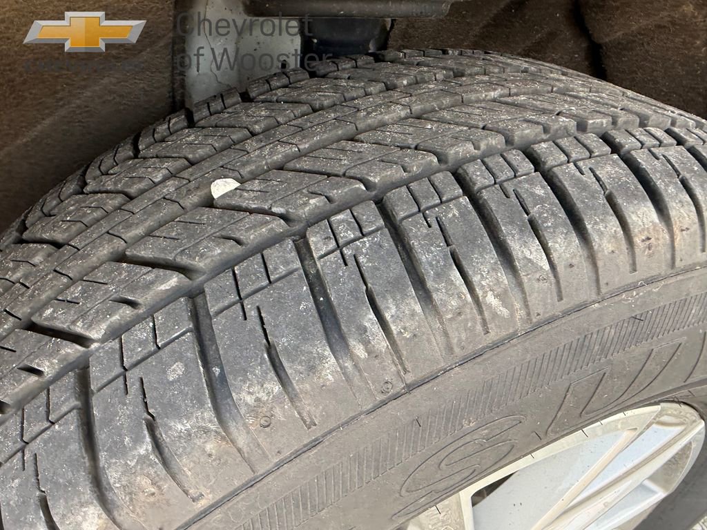 Used 2023 Chevrolet Traverse LT FWD image 11