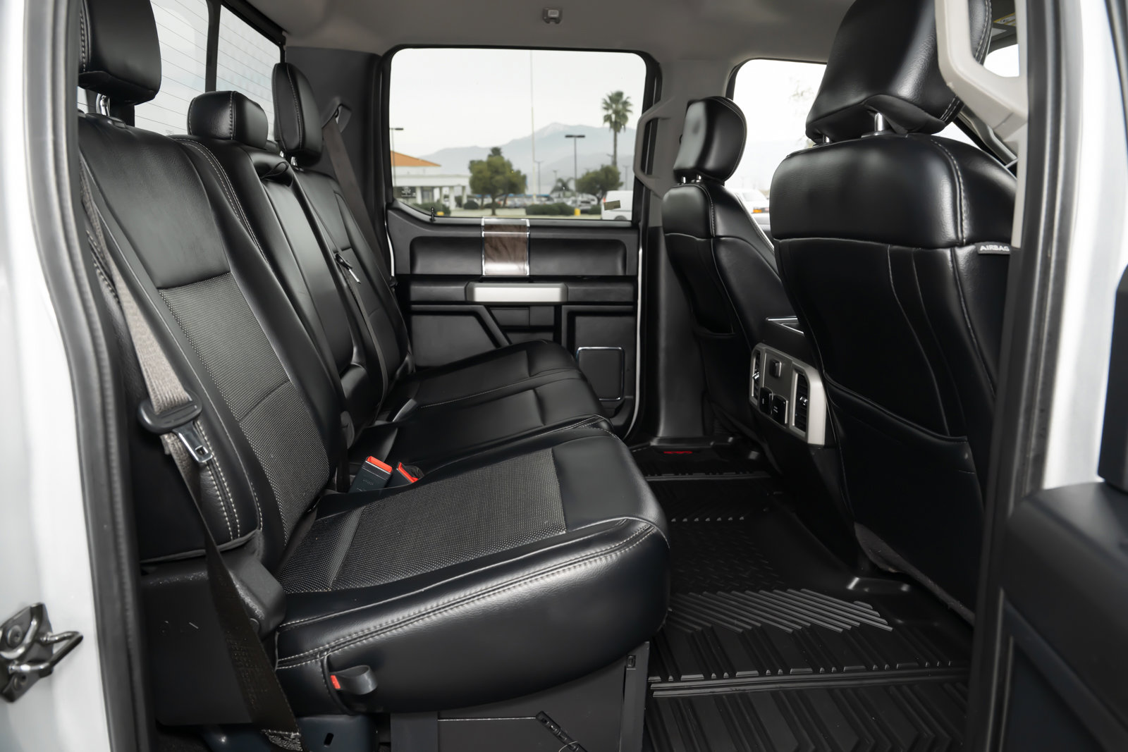 Used 2019 Ford F350 Lariat image 49