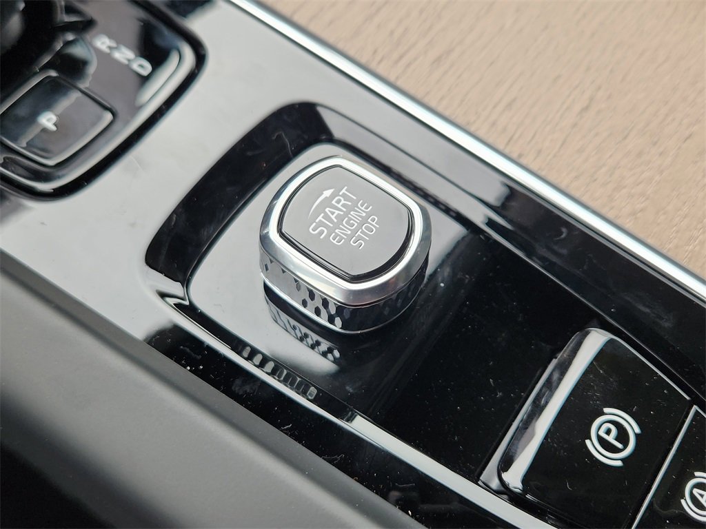 New 2026 Volvo XC60 B5 Ultra w/ Climate Package image 11