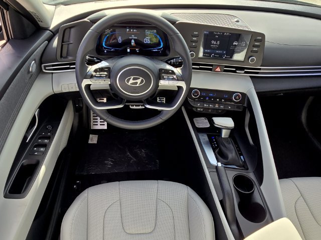 New 2026 Hyundai Elantra SEL Sport FWD image 7