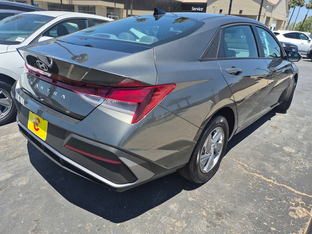Used 2026 Hyundai Elantra SE FWD image 6