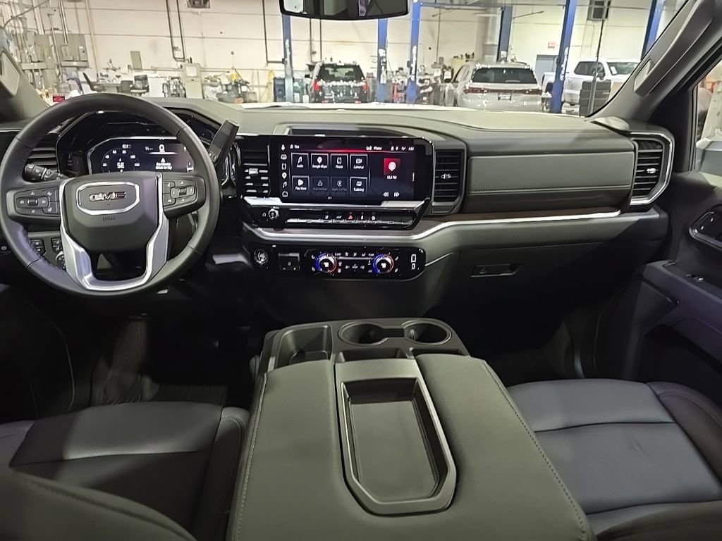 Used 2025 GMC Sierra 2500 SLT AWD/4WD image 16