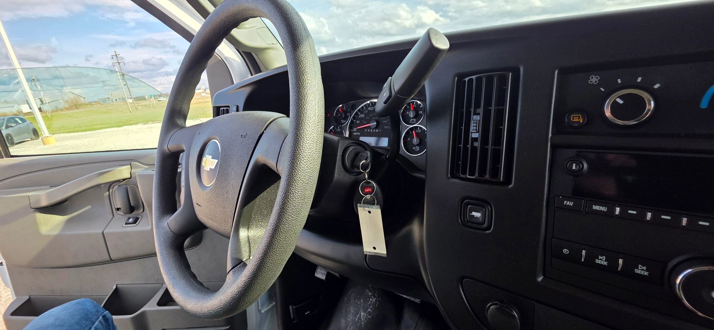 Used 2024 Chevrolet Express 3500 LT w/ LT Preferred Equipment Group image 17