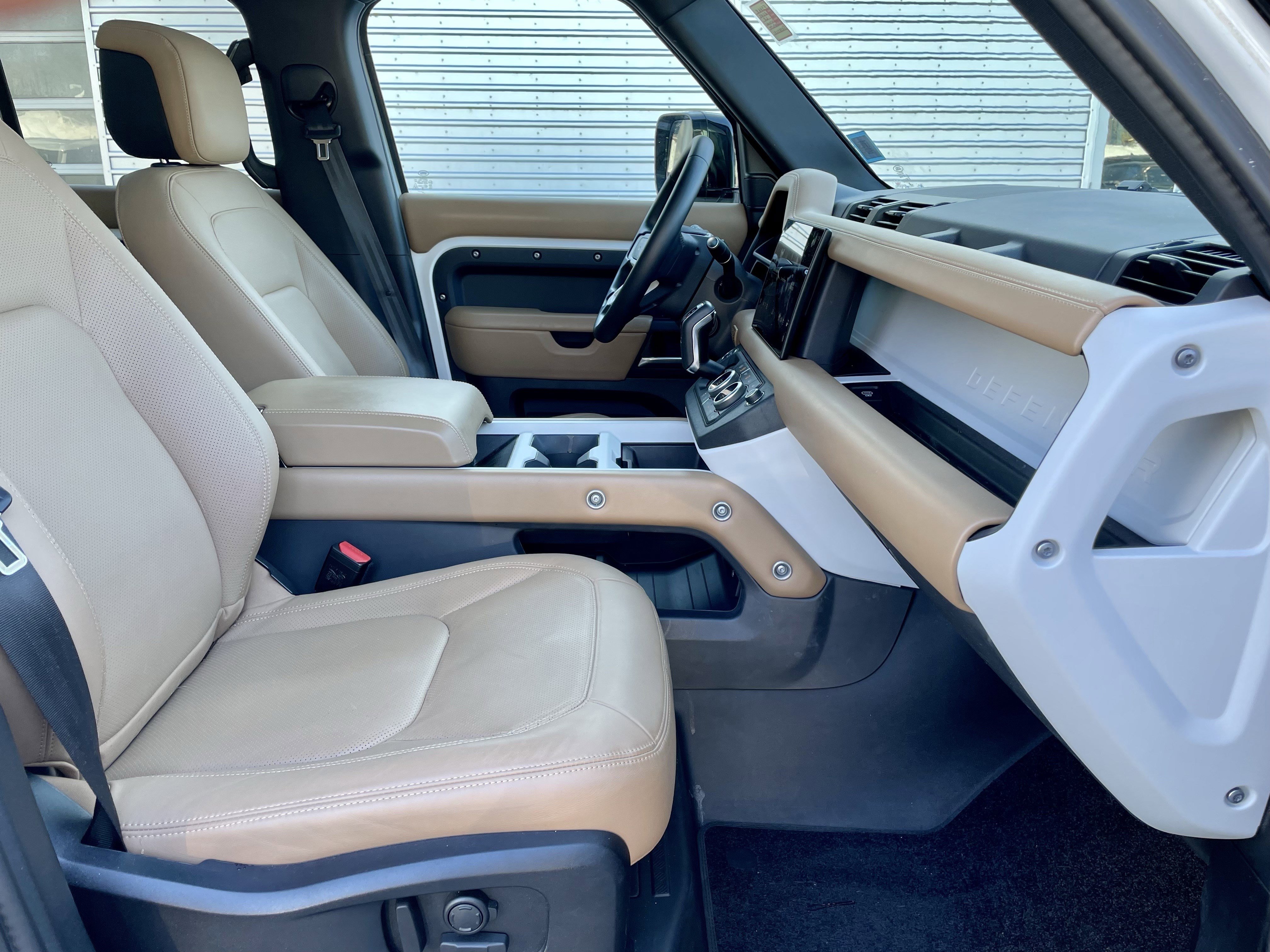 Certified 2025 Land Rover Defender 110 X-Dynamic SE image 15