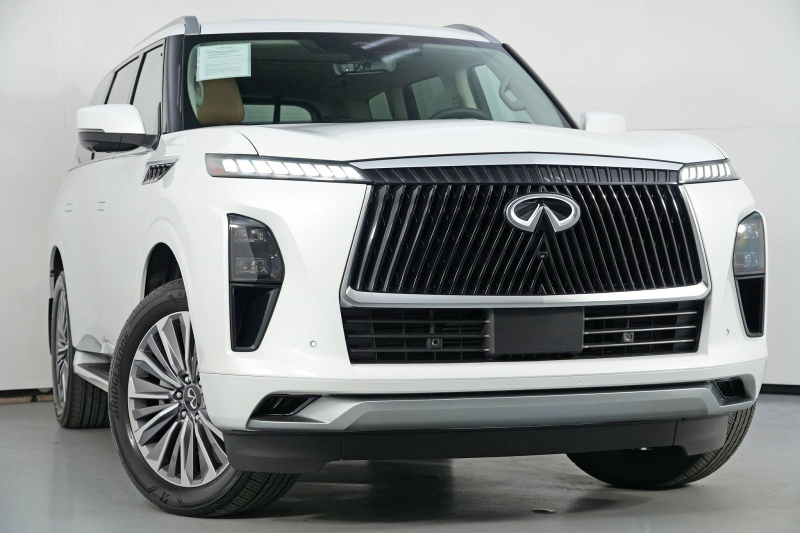 Used 2025 INFINITI QX80 Luxe w/ Cargo Package AWD/4WD image 4