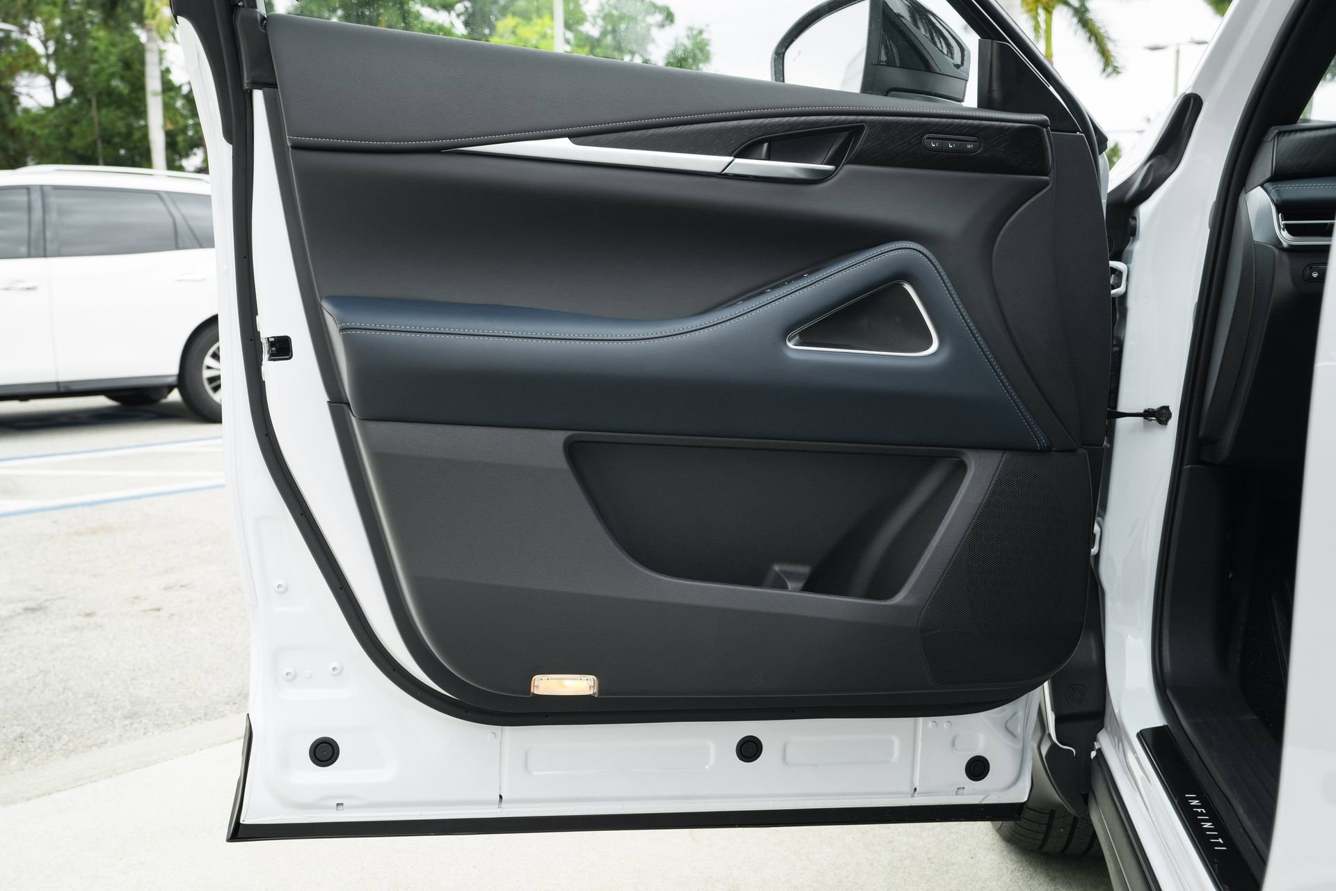 New 2026 INFINITI QX60 Sport w/ Dark Cargo Package image 25