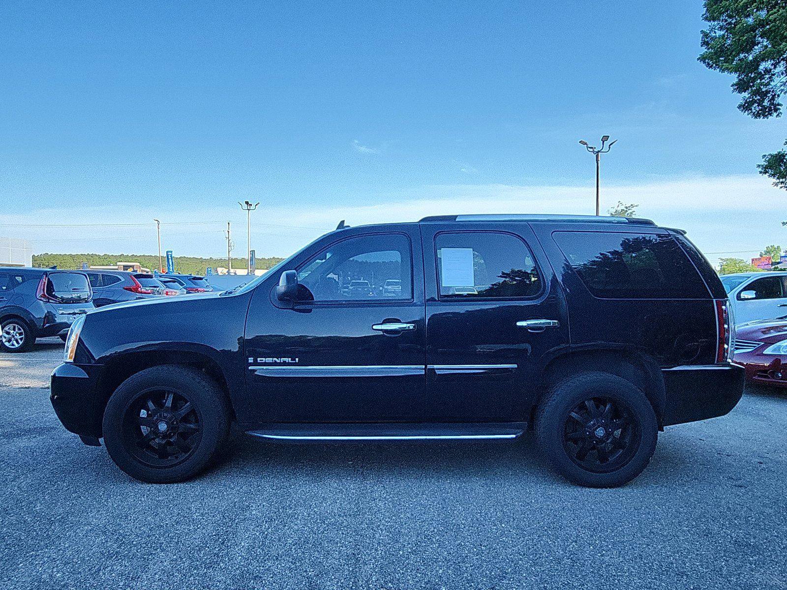 Used 2008 GMC Yukon Denali AWD/4WD image 2