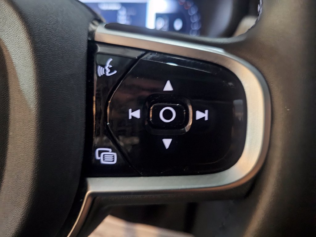 Certified 2025 Volvo V90 B6 Cross Country Plus AWD/4WD image 21