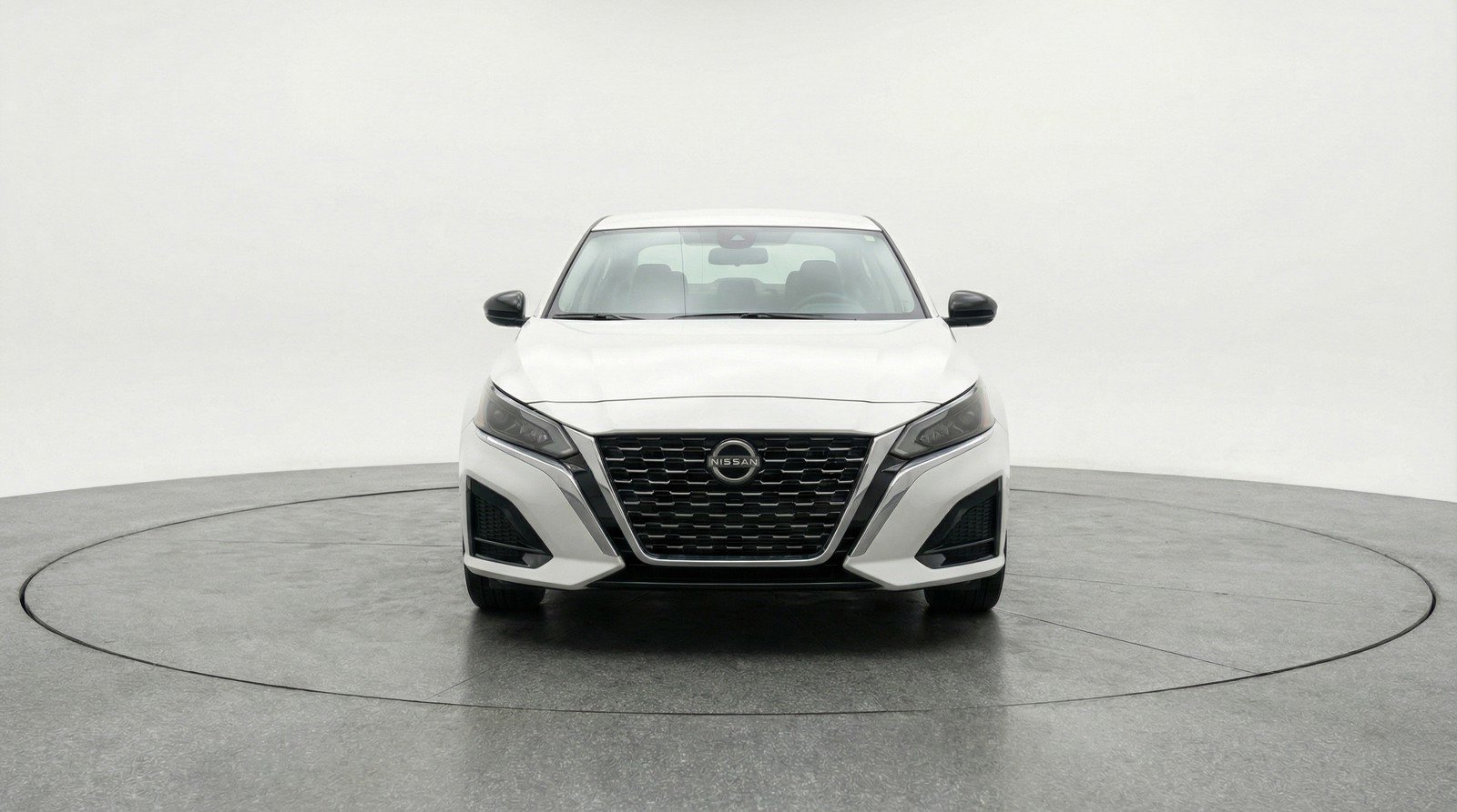 Used 2025 Nissan Altima 2.5 SV FWD image 2