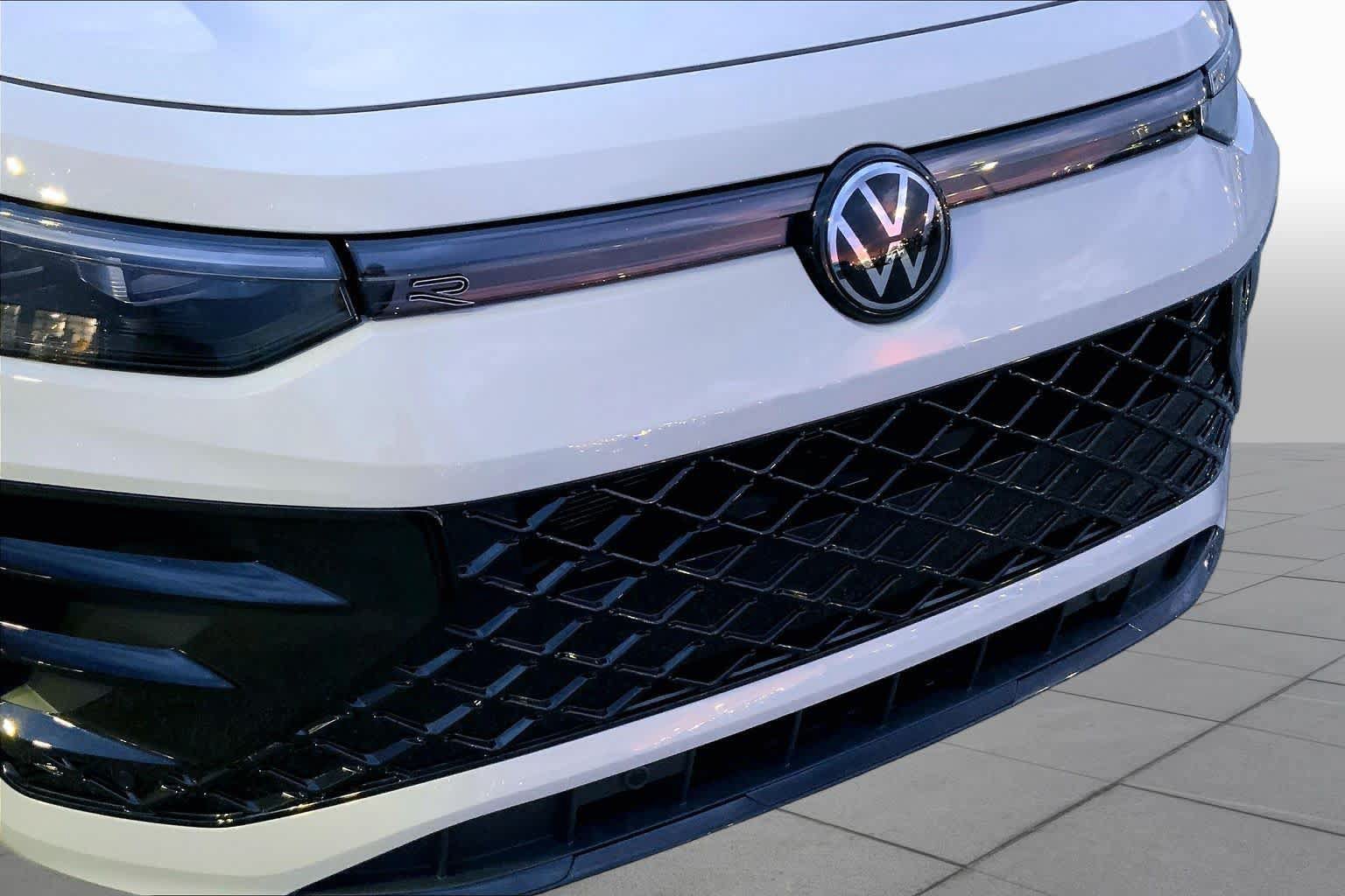 Used 2026 Volkswagen Tiguan SE R-Line FWD image 27