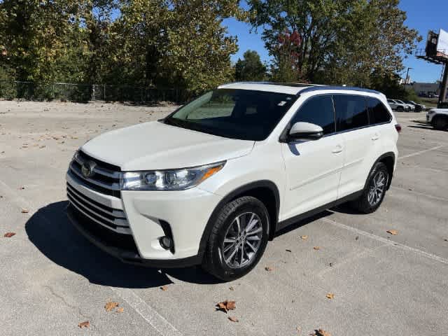 Used 2019 Toyota Highlander XLE w/ Protection Package #3 AWD/4WD image 4