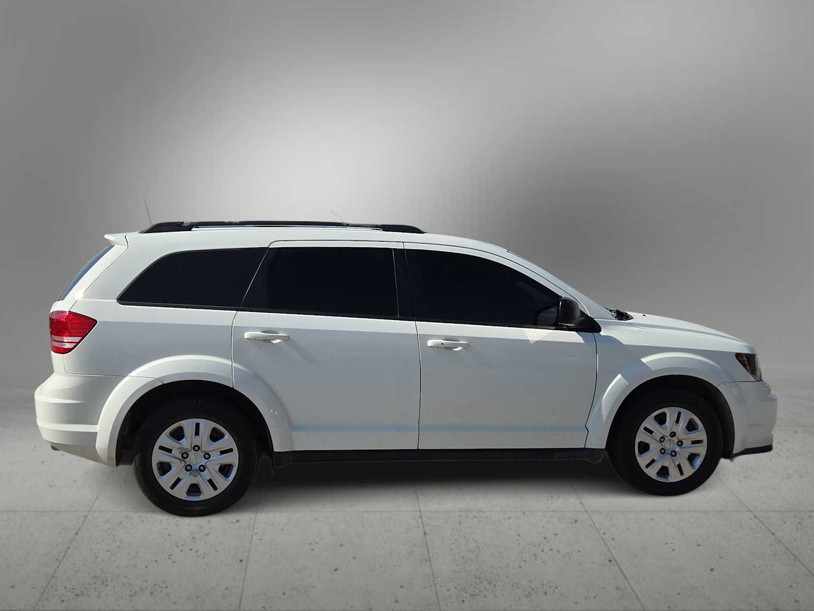 Used 2019 Dodge Journey SE FWD image 9