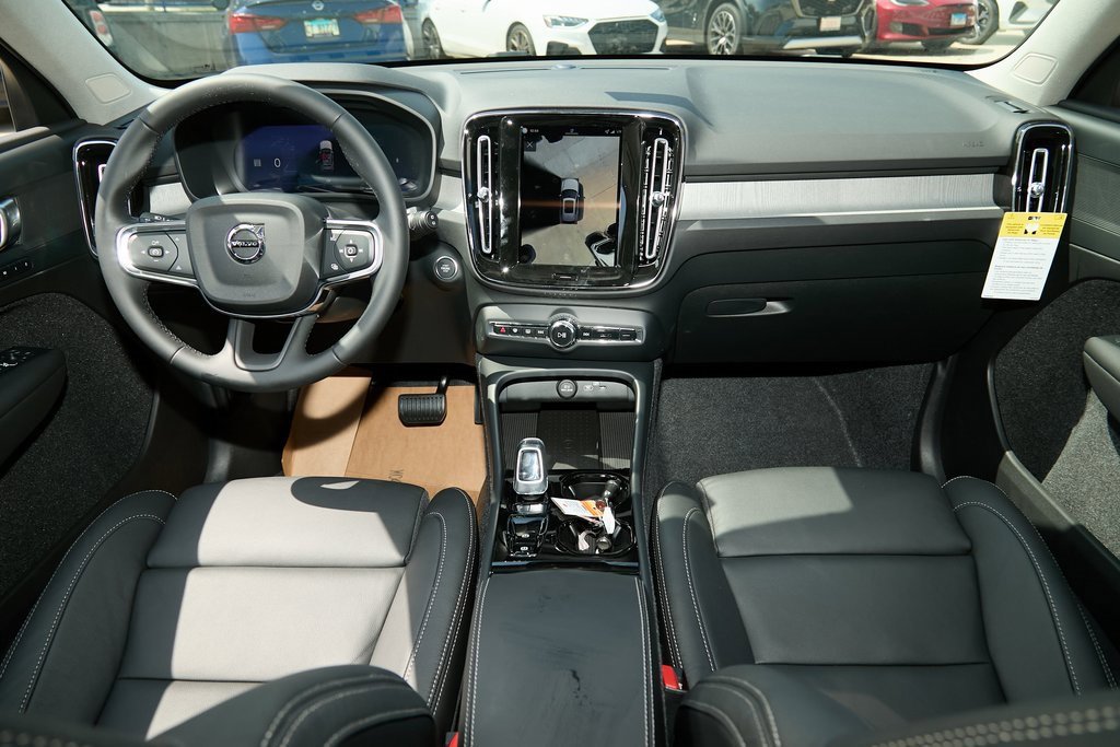 New 2026 Volvo XC40 B5 Plus w/ Protection Package Premier image 18
