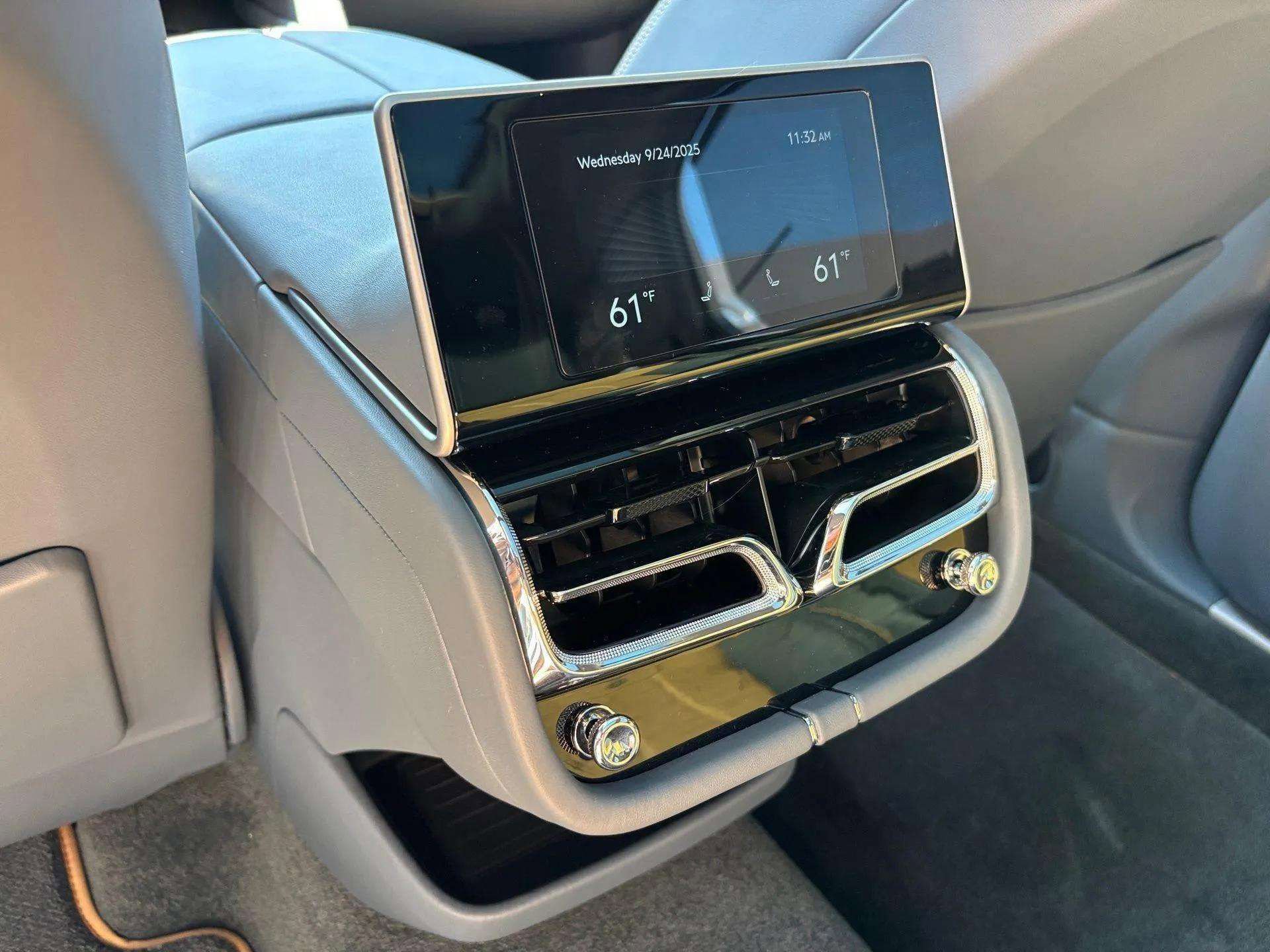 New 2025 Bentley Bentayga Extended Wheelbase image 20