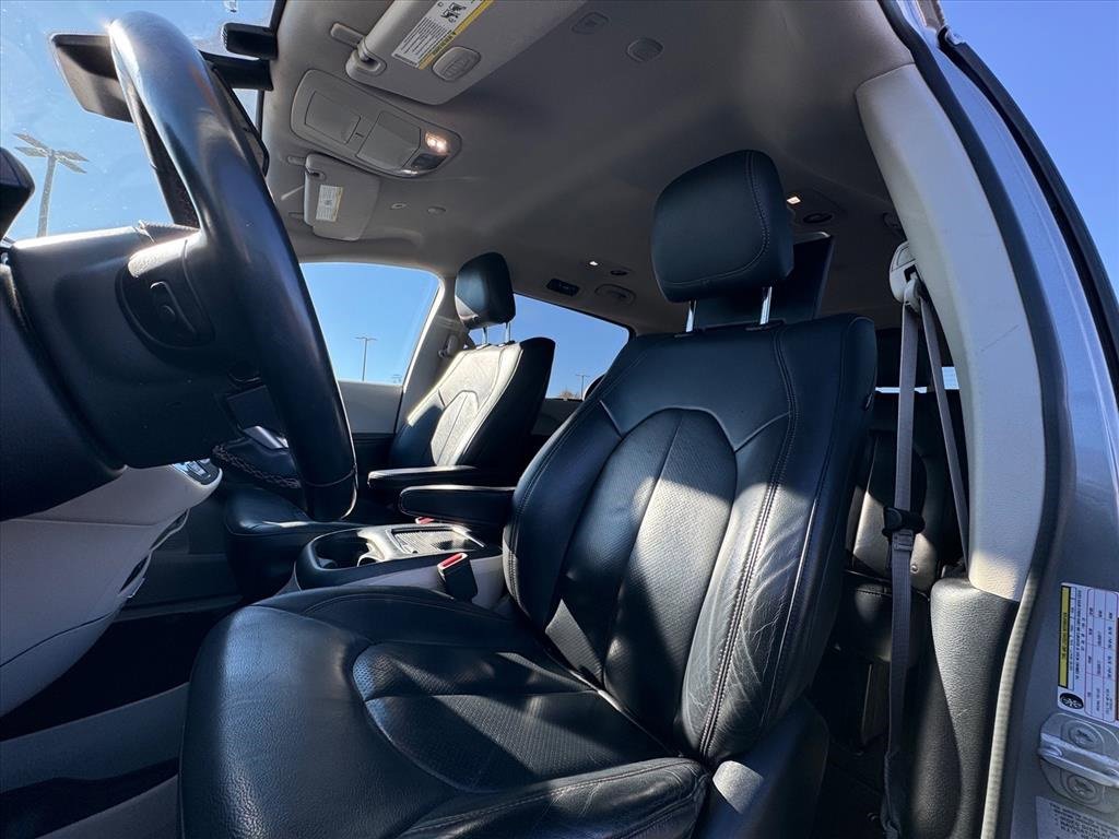 Used 2018 Chrysler Pacifica Touring-L Plus w/ Advanced Safetytec Group image 16