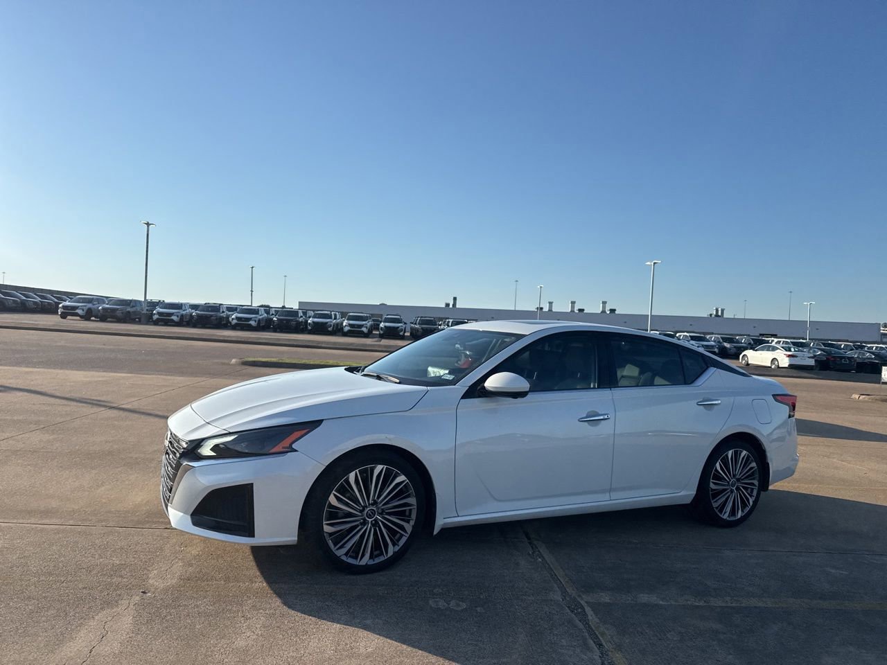Certified 2023 Nissan Altima 2.5 SL FWD image 8