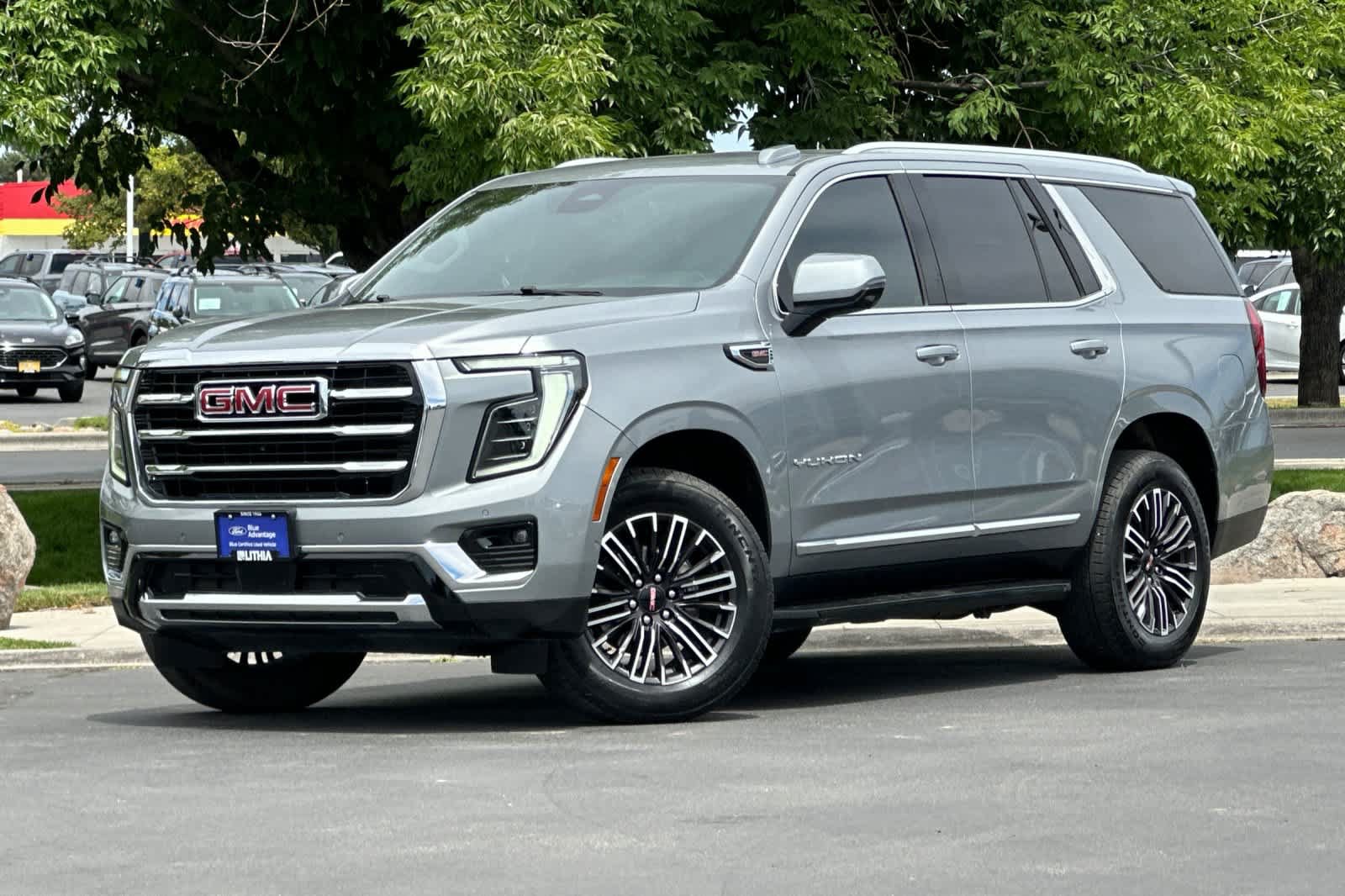 Used 2025 GMC Yukon Elevation AWD/4WD image 1