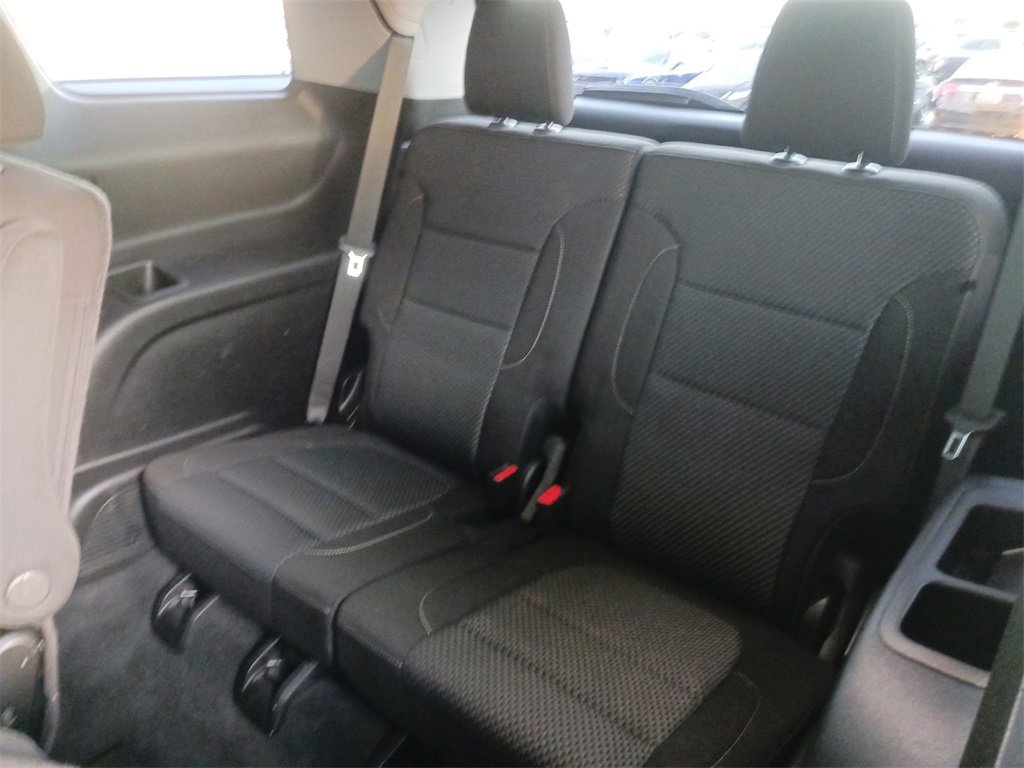 Used 2023 GMC Acadia SLE image 28