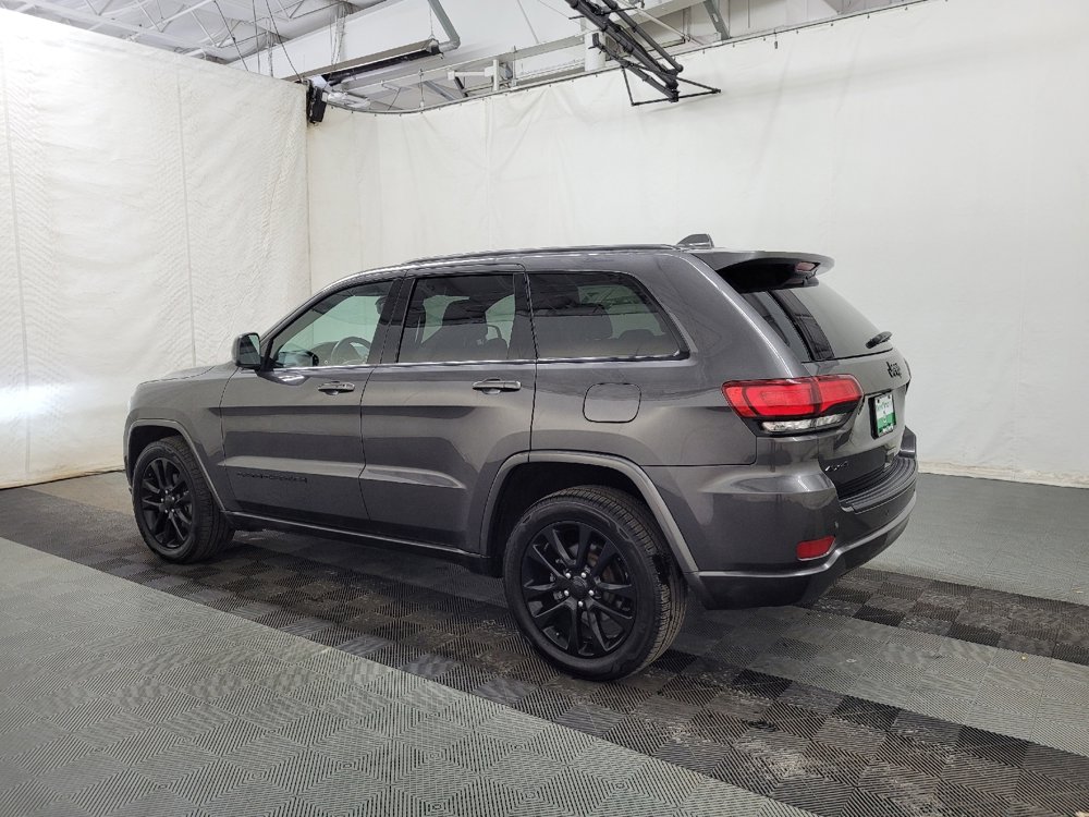 Used 2020 Jeep Grand Cherokee Altitude image 3