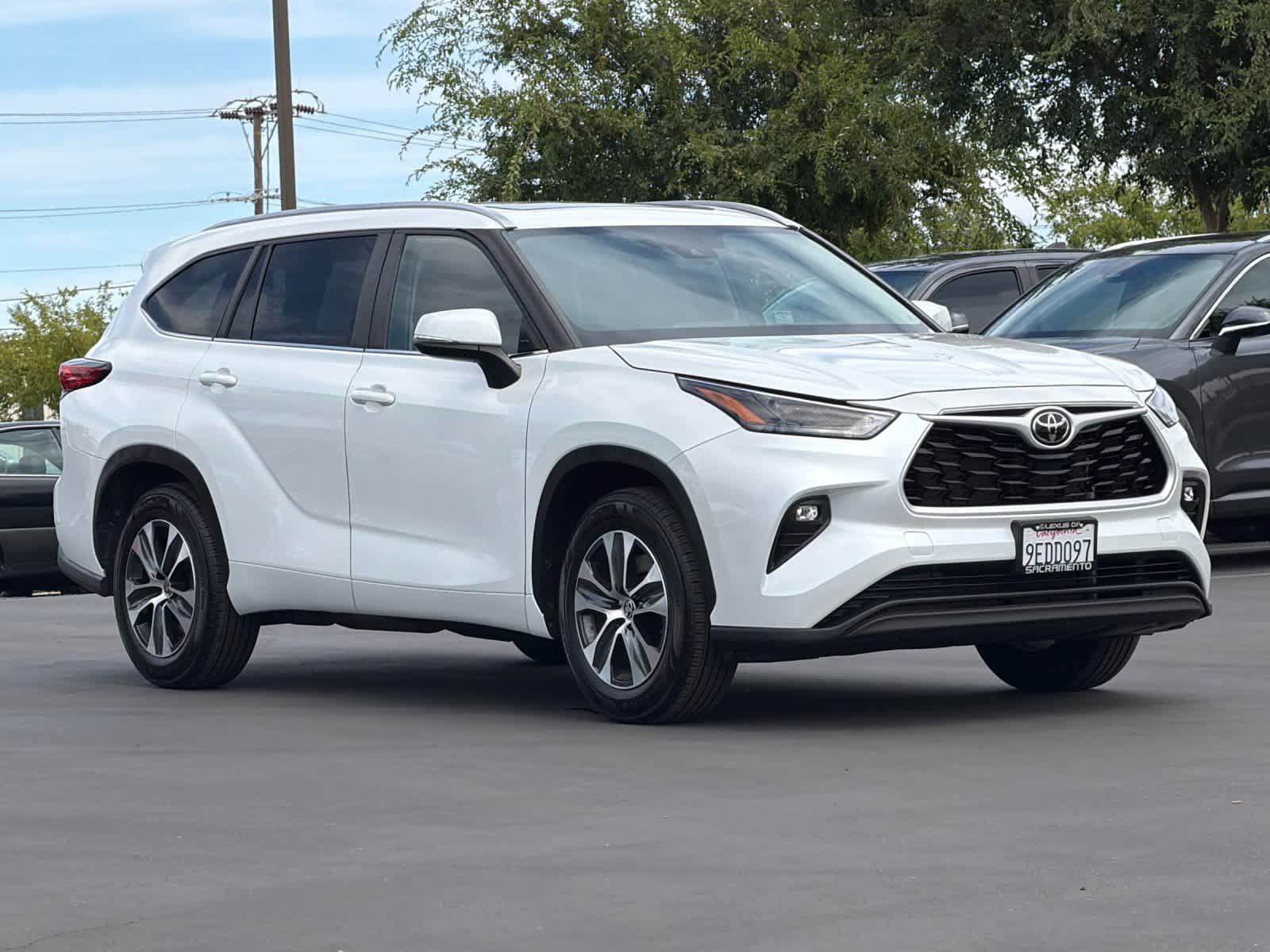 Used 2023 Toyota Highlander XLE FWD image 5