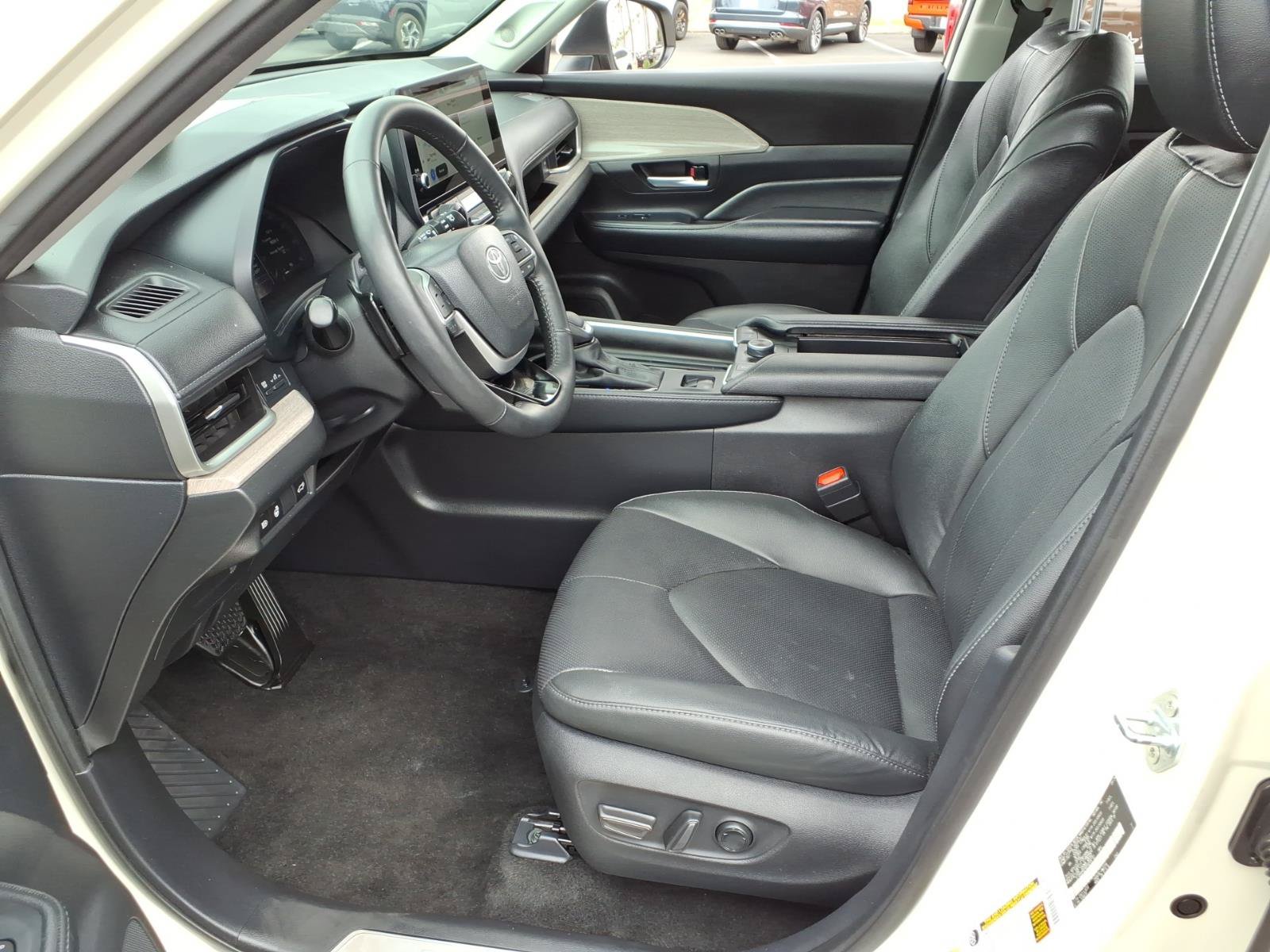 Certified 2024 Toyota Grand Highlander AWD image 15