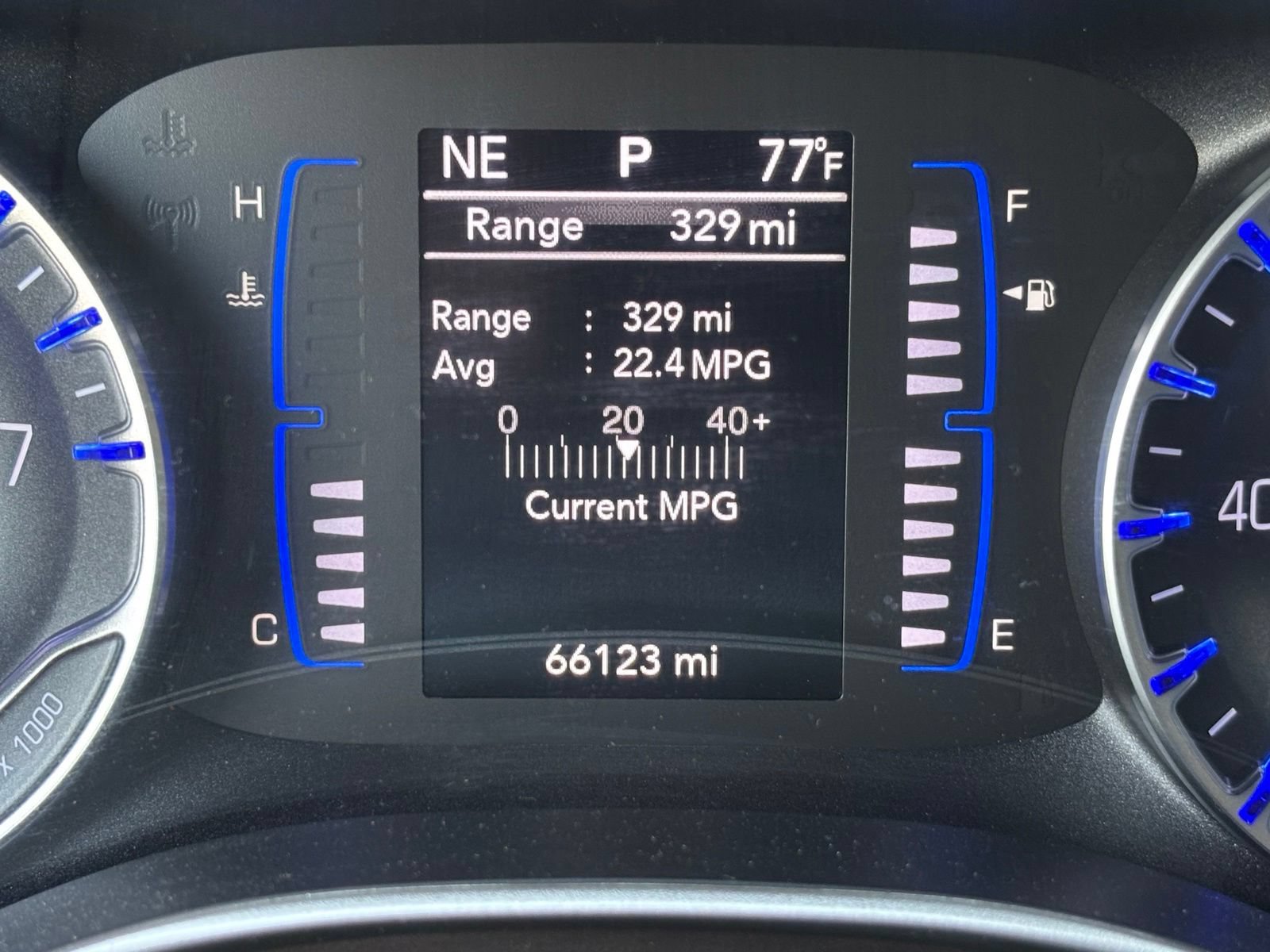 Used 2022 Chrysler Voyager LX FWD image 9