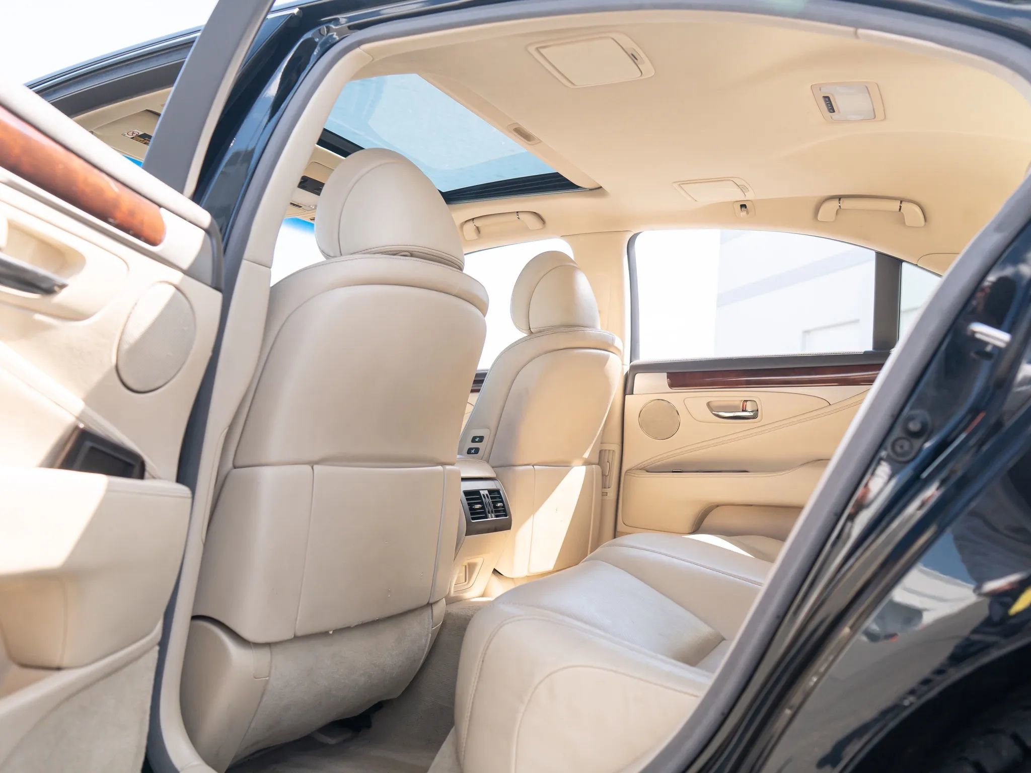 Used 2016 Lexus LS 460 AWD w/ Comfort Package image 26