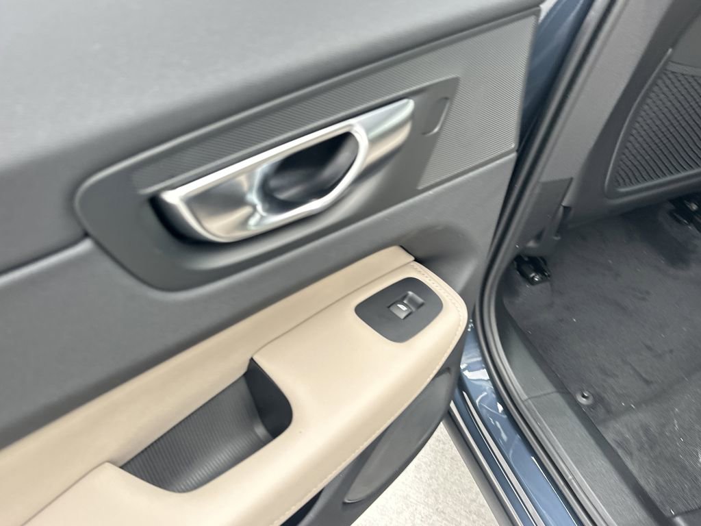 New 2026 Volvo XC60 B5 Plus w/ Protection Package Premier image 12