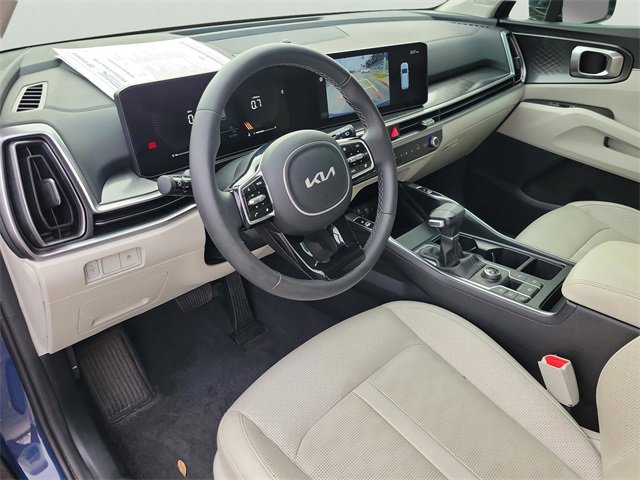 Used 2025 Kia Sorento S image 15